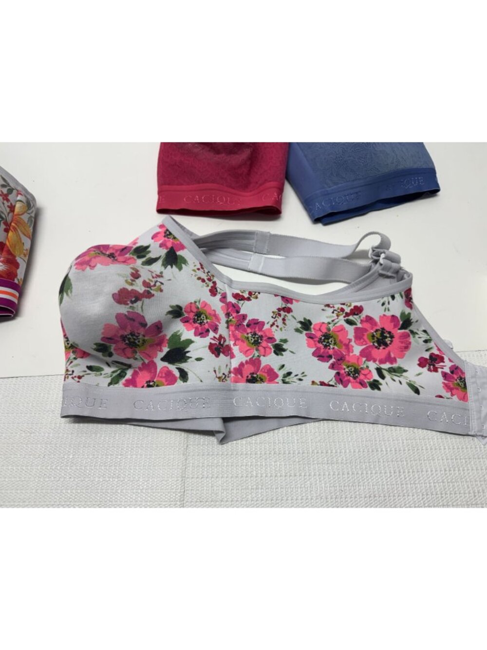 5 Womans Cacique Bra's  42D preowned - Picture 4 of 7